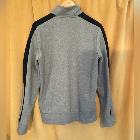 EUC- worn once or twice. Puma 1/4 zip w/black stripe down arms. Size M - Picture 4 of 4